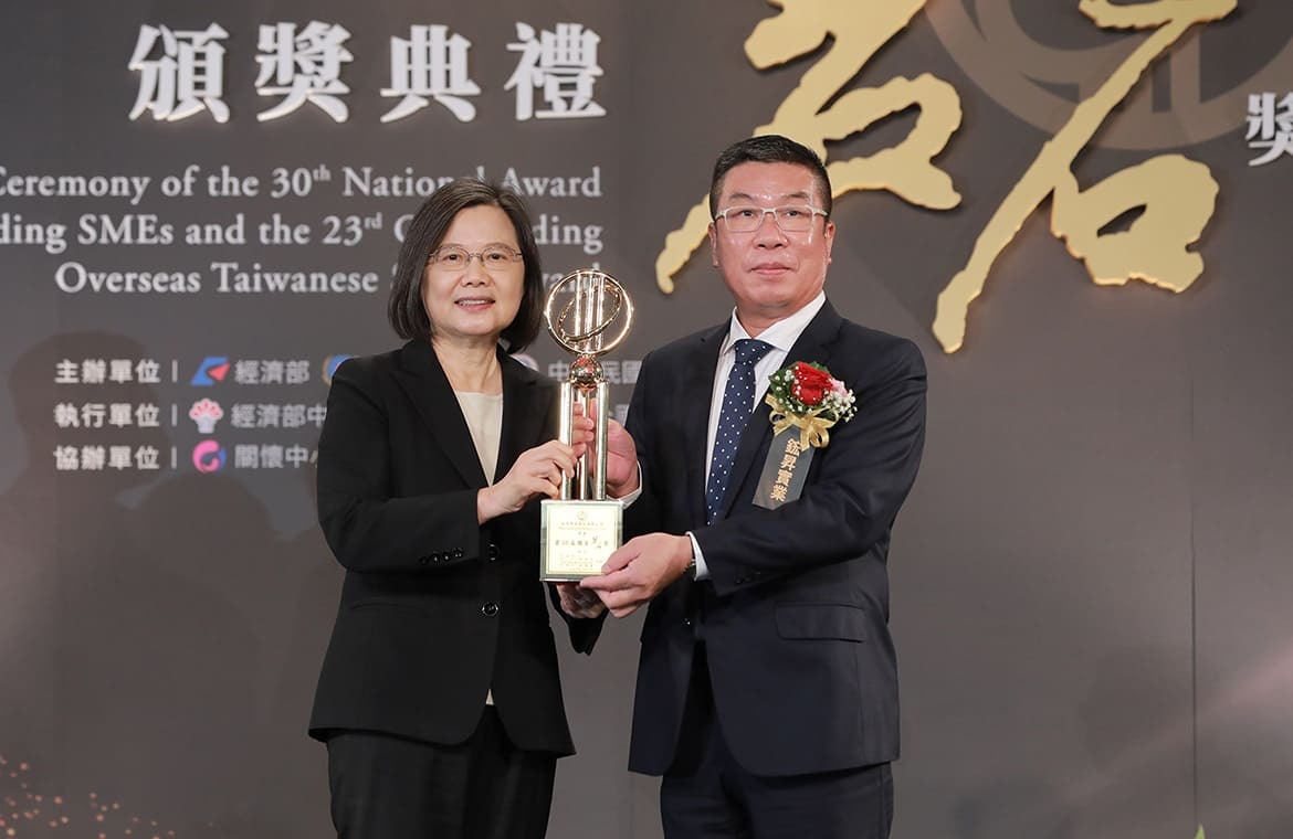 KING POINT Nhận Giải Kim Cương Quốc Gia